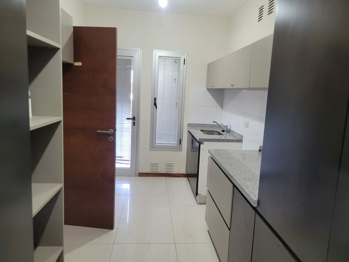 Viví el lujo y la naturaleza en Country 4 Hojas  Casa de categoría en venta