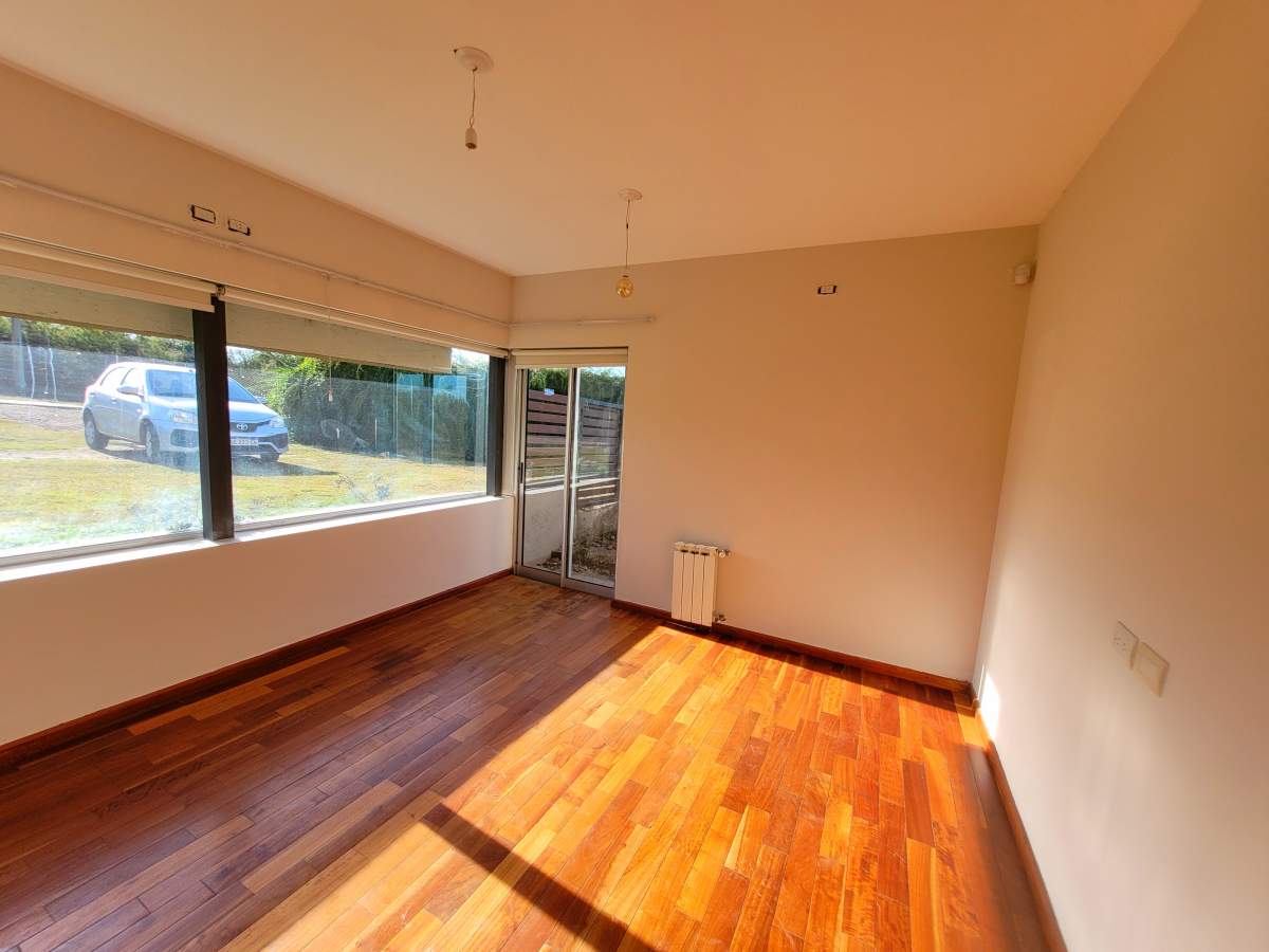 Viví el lujo y la naturaleza en Country 4 Hojas  Casa de categoría en venta