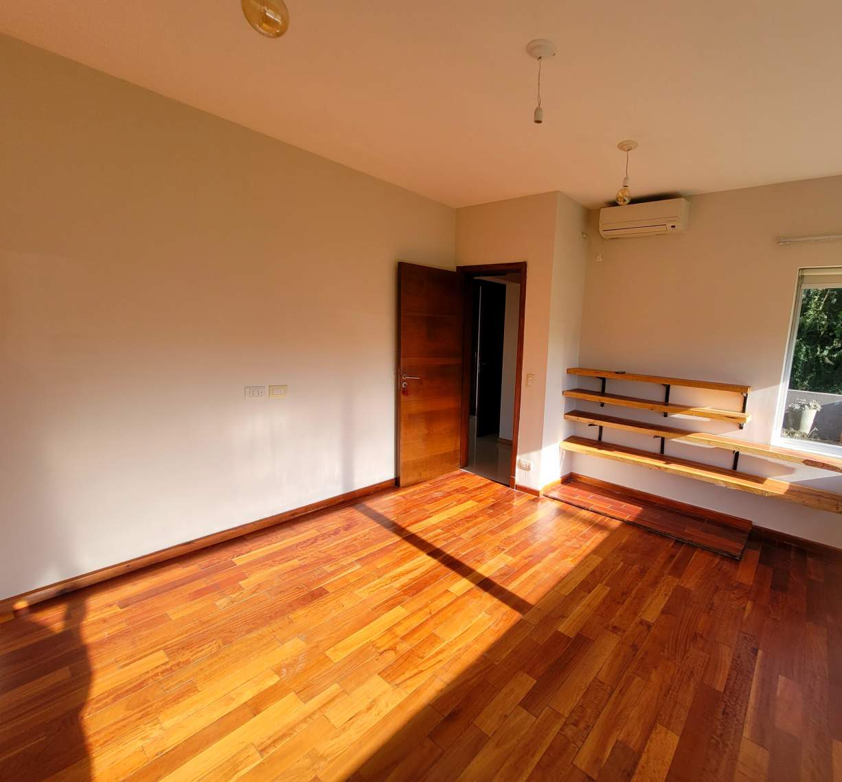 Viví el lujo y la naturaleza en Country 4 Hojas  Casa de categoría en venta