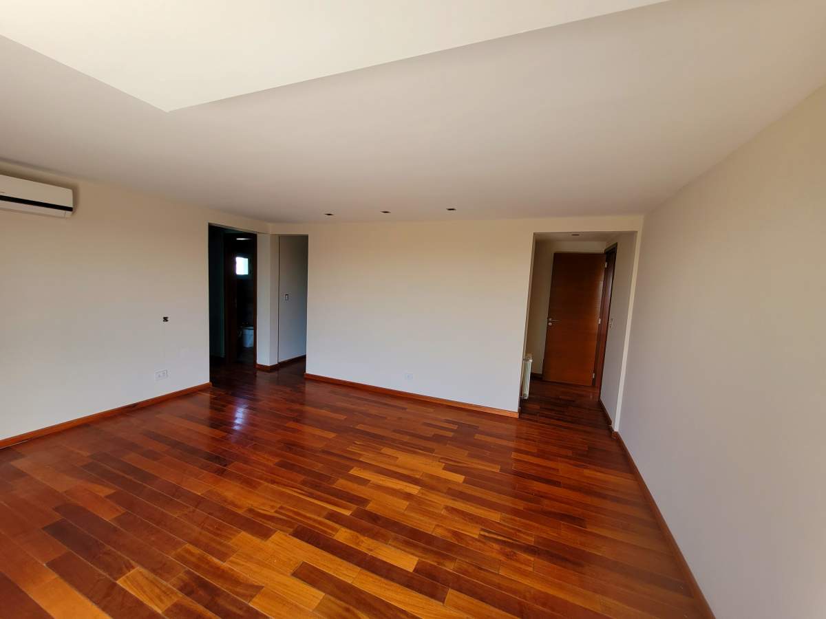 Viví el lujo y la naturaleza en Country 4 Hojas  Casa de categoría en venta