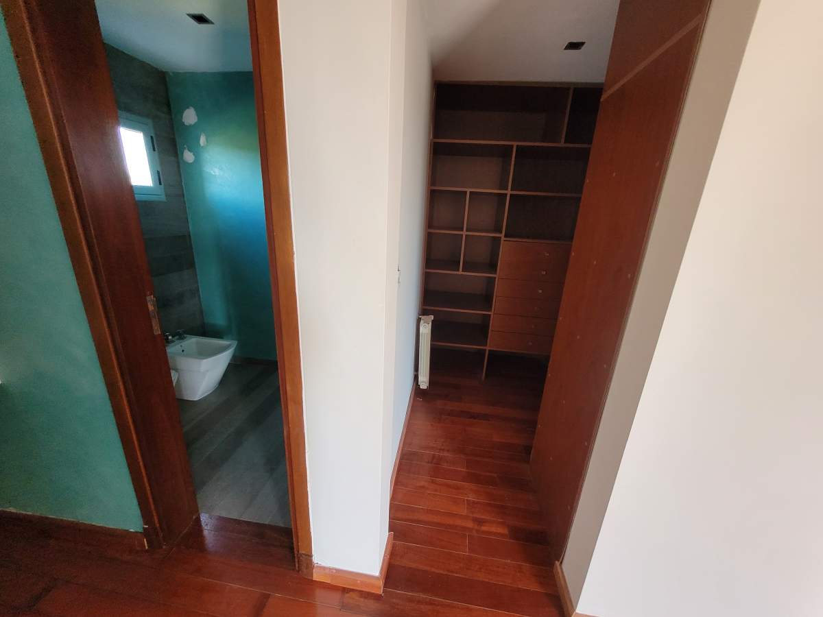 Viví el lujo y la naturaleza en Country 4 Hojas  Casa de categoría en venta