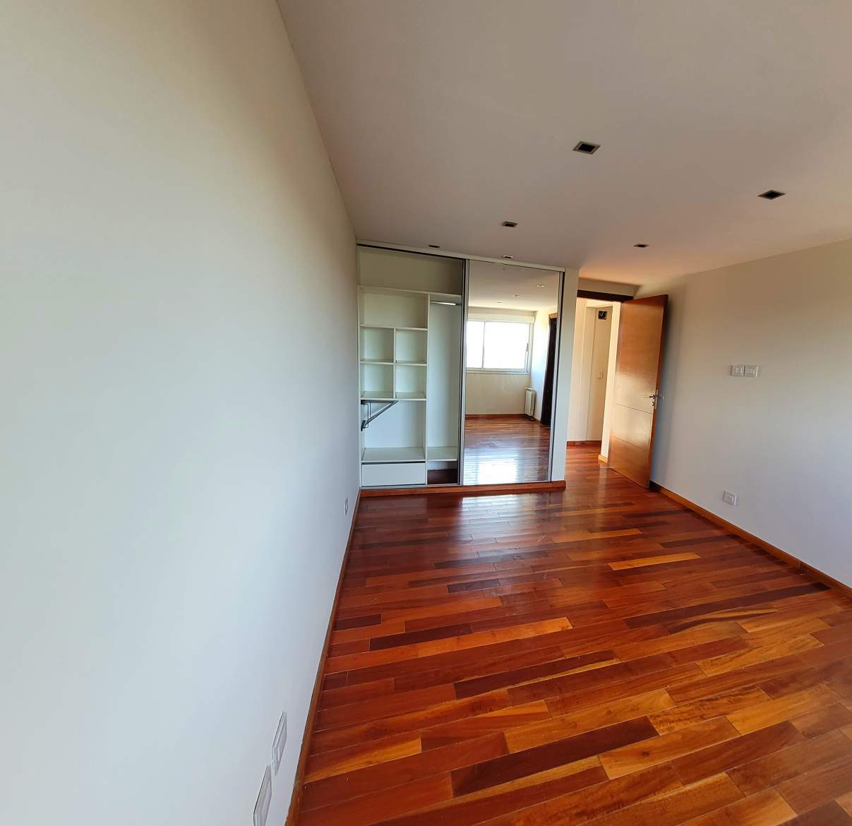 Viví el lujo y la naturaleza en Country 4 Hojas  Casa de categoría en venta