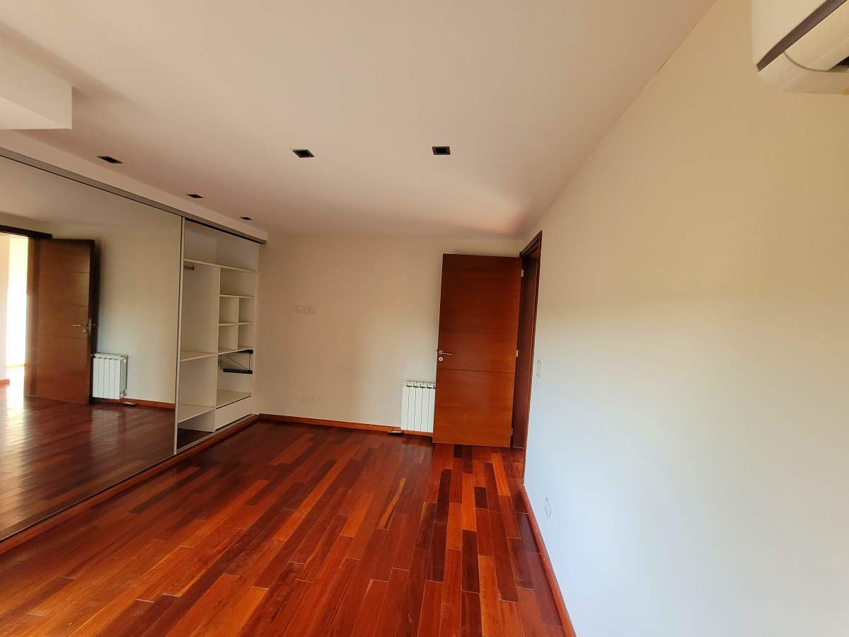 Viví el lujo y la naturaleza en Country 4 Hojas  Casa de categoría en venta