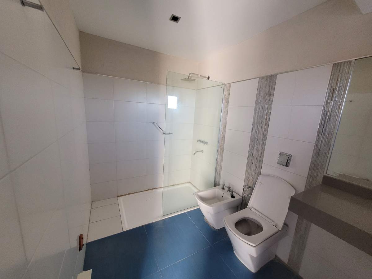 Viví el lujo y la naturaleza en Country 4 Hojas  Casa de categoría en venta