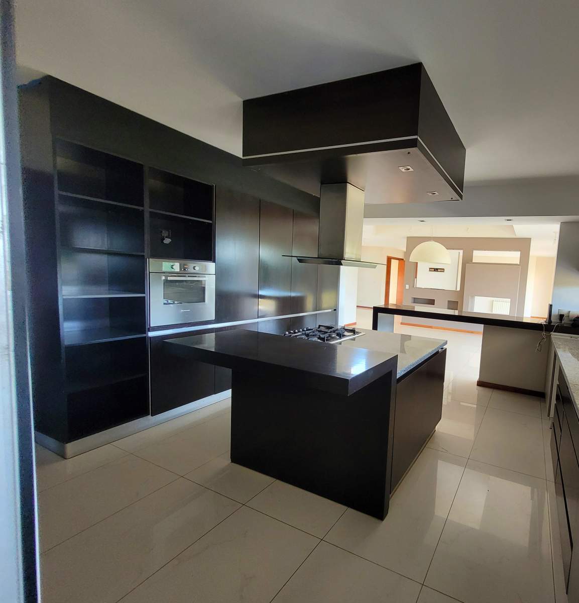 Viví el lujo y la naturaleza en Country 4 Hojas  Casa de categoría en venta