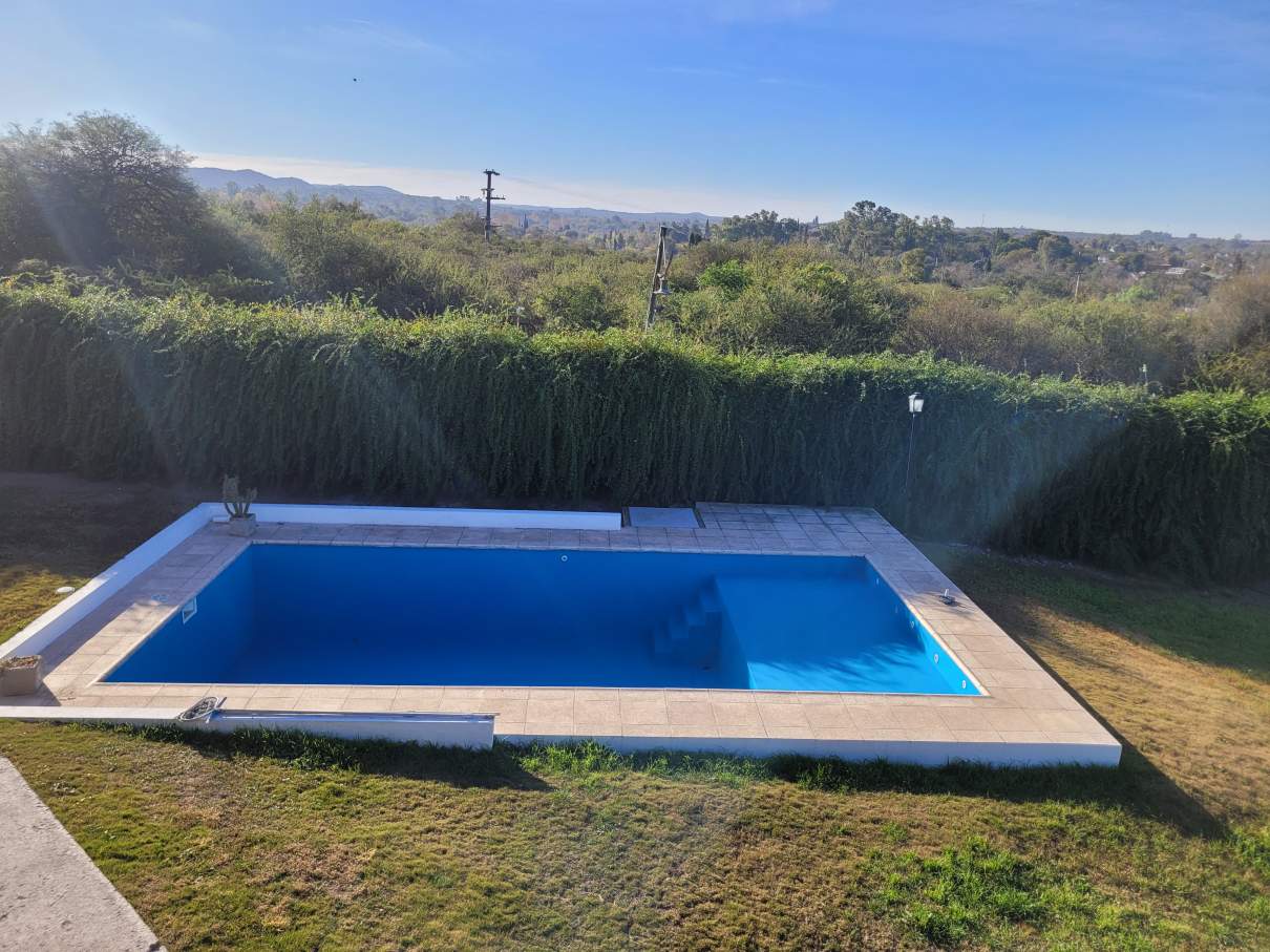 Viví el lujo y la naturaleza en Country 4 Hojas  Casa de categoría en venta
