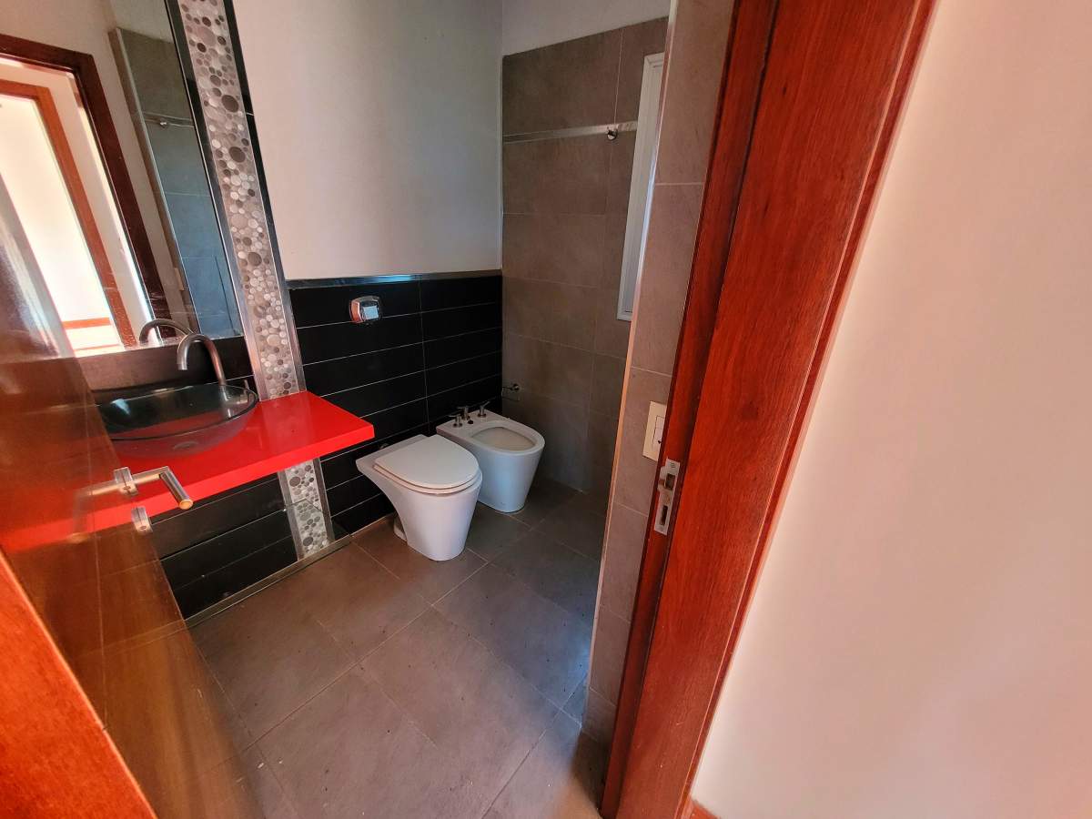 Viví el lujo y la naturaleza en Country 4 Hojas  Casa de categoría en venta