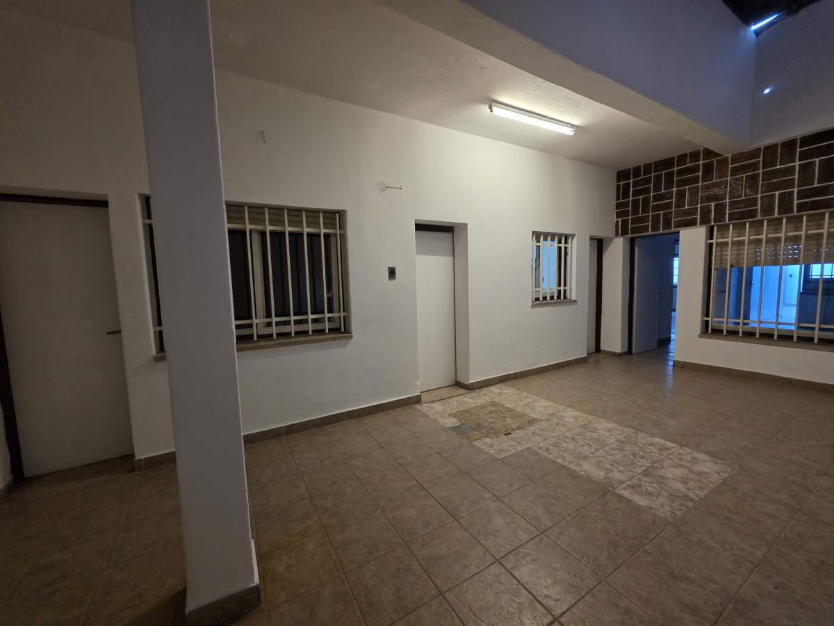 CASA GRANDE EN VENTA 3 DORMITORIOS CON LOCAL AL FRENTE (INVERSORES ATENTO)