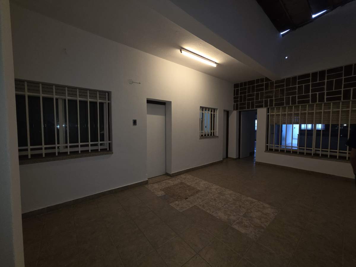 CASA GRANDE EN VENTA 3 DORMITORIOS CON LOCAL AL FRENTE (INVERSORES ATENTO)