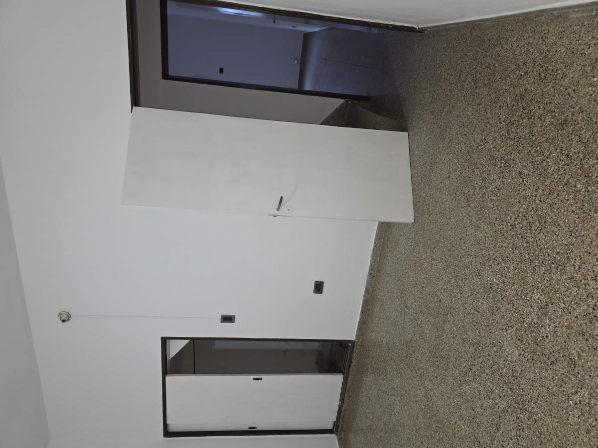 CASA GRANDE EN VENTA 3 DORMITORIOS CON LOCAL AL FRENTE (INVERSORES ATENTO)