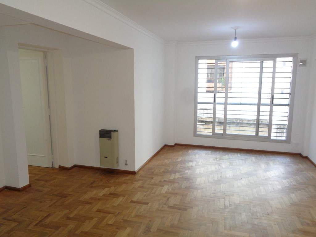 Barrio Nueva Córdoba - Departamento Semipiso de Categoría de 2 Dormitorios, Amplio y Luminoso con Cocina Equipada y Baño con bañera