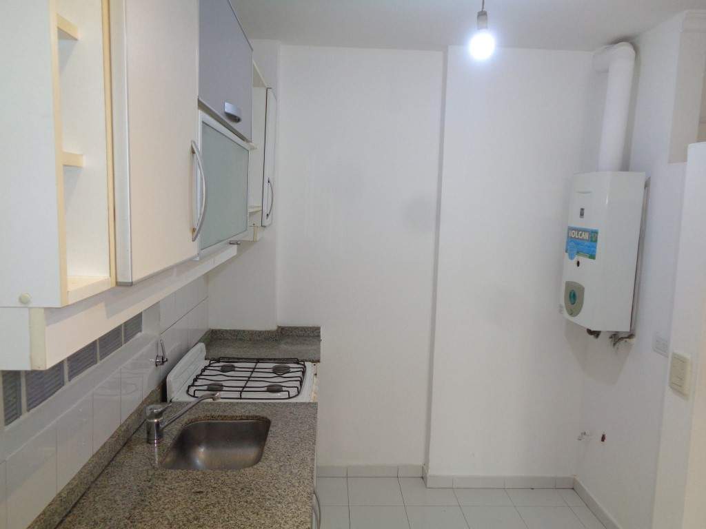 Barrio Nueva Córdoba - Departamento Semipiso de Categoría de 2 Dormitorios, Amplio y Luminoso con Cocina Equipada y Baño con bañera