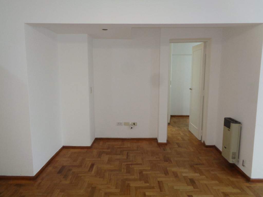 Barrio Nueva Córdoba - Departamento Semipiso de Categoría de 2 Dormitorios, Amplio y Luminoso con Cocina Equipada y Baño con bañera