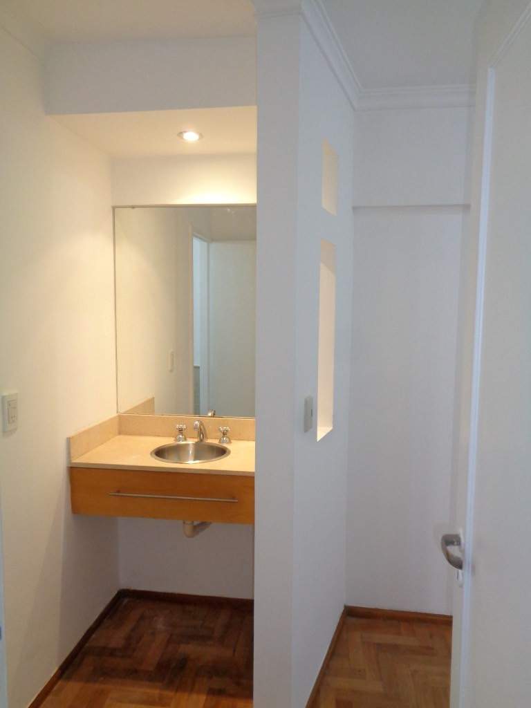 Barrio Nueva Córdoba - Departamento Semipiso de Categoría de 2 Dormitorios, Amplio y Luminoso con Cocina Equipada y Baño con bañera