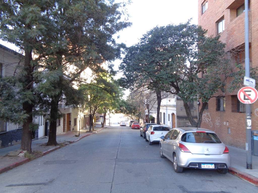 Barrio Nueva Córdoba - Departamento Semipiso de Categoría de 2 Dormitorios, Amplio y Luminoso con Cocina Equipada y Baño con bañera