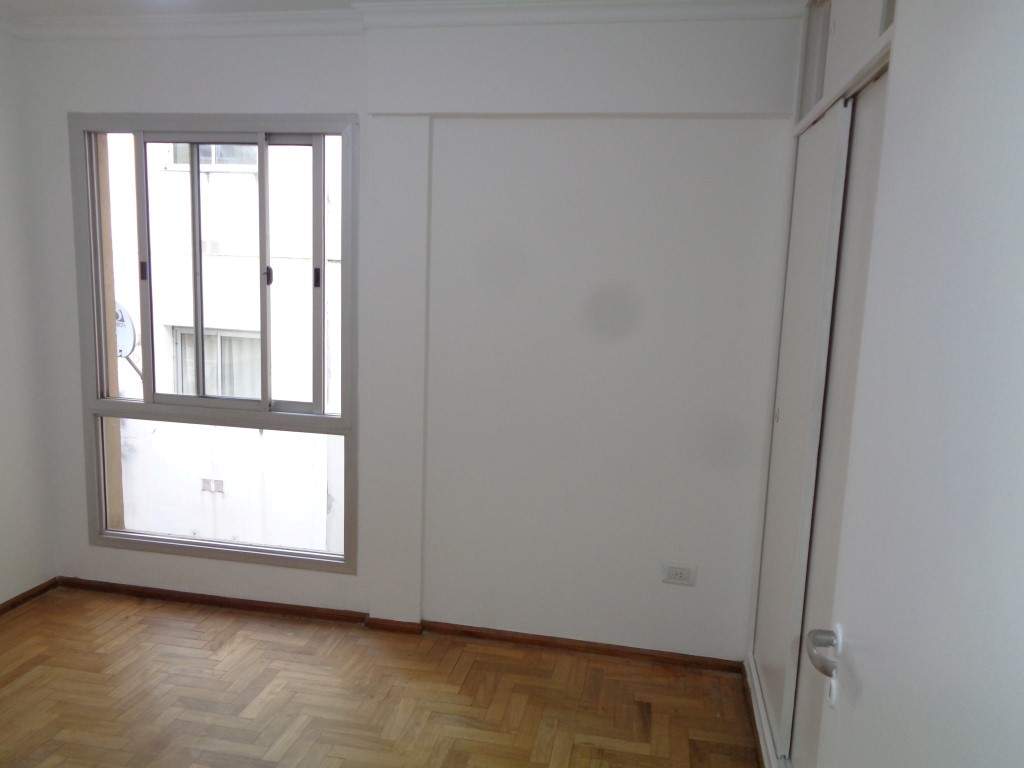 Barrio Nueva Córdoba - Departamento Semipiso de Categoría de 2 Dormitorios, Amplio y Luminoso con Cocina Equipada y Baño con bañera