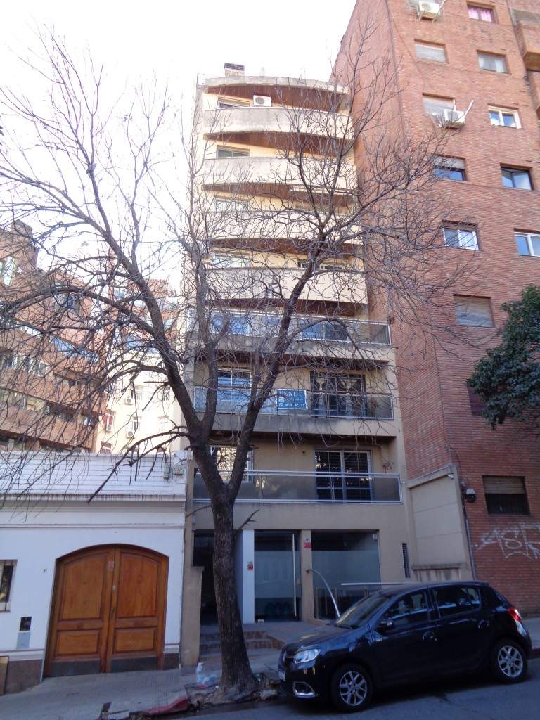 Barrio Nueva Córdoba - Departamento Semipiso de Categoría de 2 Dormitorios, Amplio y Luminoso con Cocina Equipada y Baño con bañera
