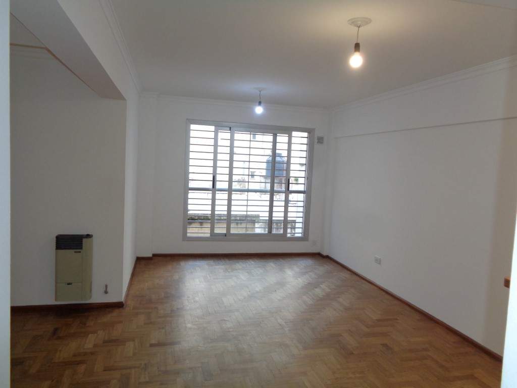 Barrio Nueva Córdoba - Departamento Semipiso de Categoría de 2 Dormitorios, Amplio y Luminoso con Cocina Equipada y Baño con bañera