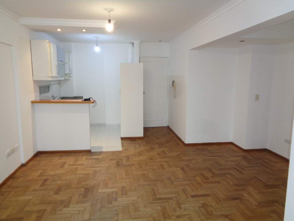 Barrio Nueva Córdoba - Departamento Semipiso de Categoría de 2 Dormitorios, Amplio y Luminoso con Cocina Equipada y Baño con bañera