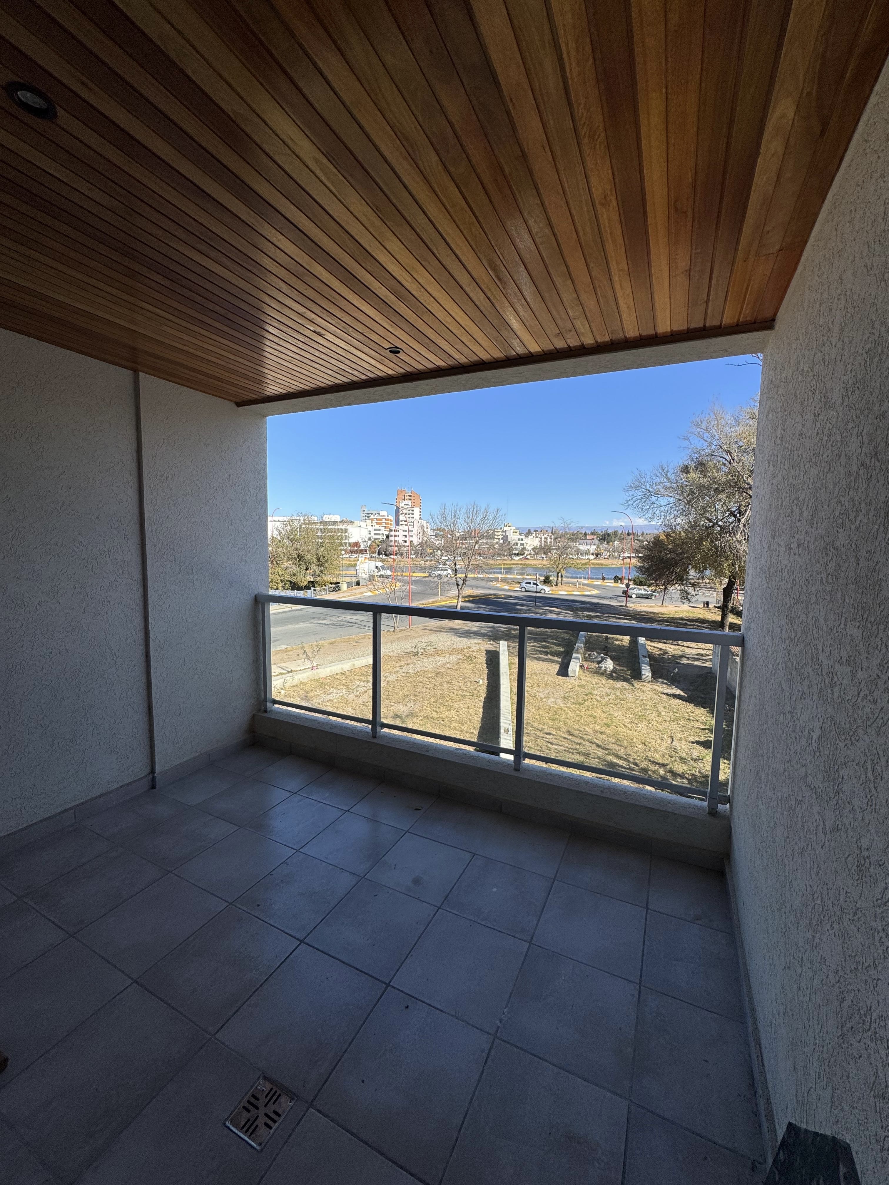 ALQUILER ANUAL EN VILLA CARLOS PAZ - DEPARTAMENTO NUEVO DE 2 DORMITORIOS SOBRE LA COSTANERA. - Stefano V.