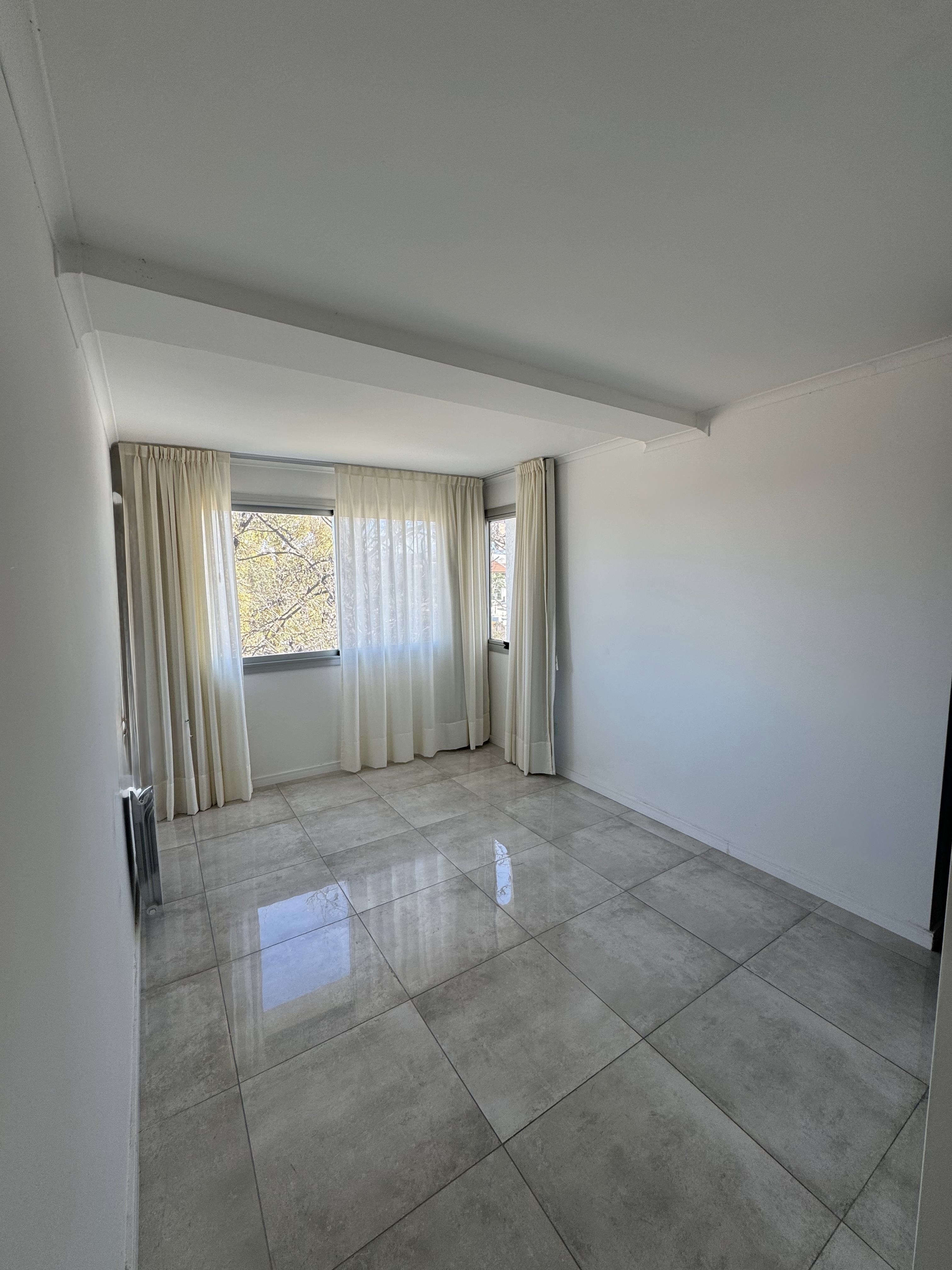 ALQUILER ANUAL EN VILLA CARLOS PAZ - DEPARTAMENTO NUEVO DE 2 DORMITORIOS SOBRE LA COSTANERA. - Stefano V.