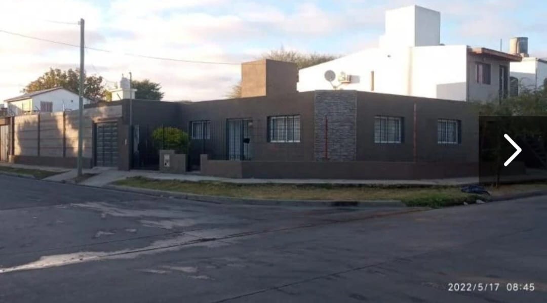 OPORTUNIDAD EN SANTA ISABEL I -  CASA PRINCIPAL 2 DORM. C PILETA  - 2 DPTO DE 1 DORM CADA UNO  GALPÓN
