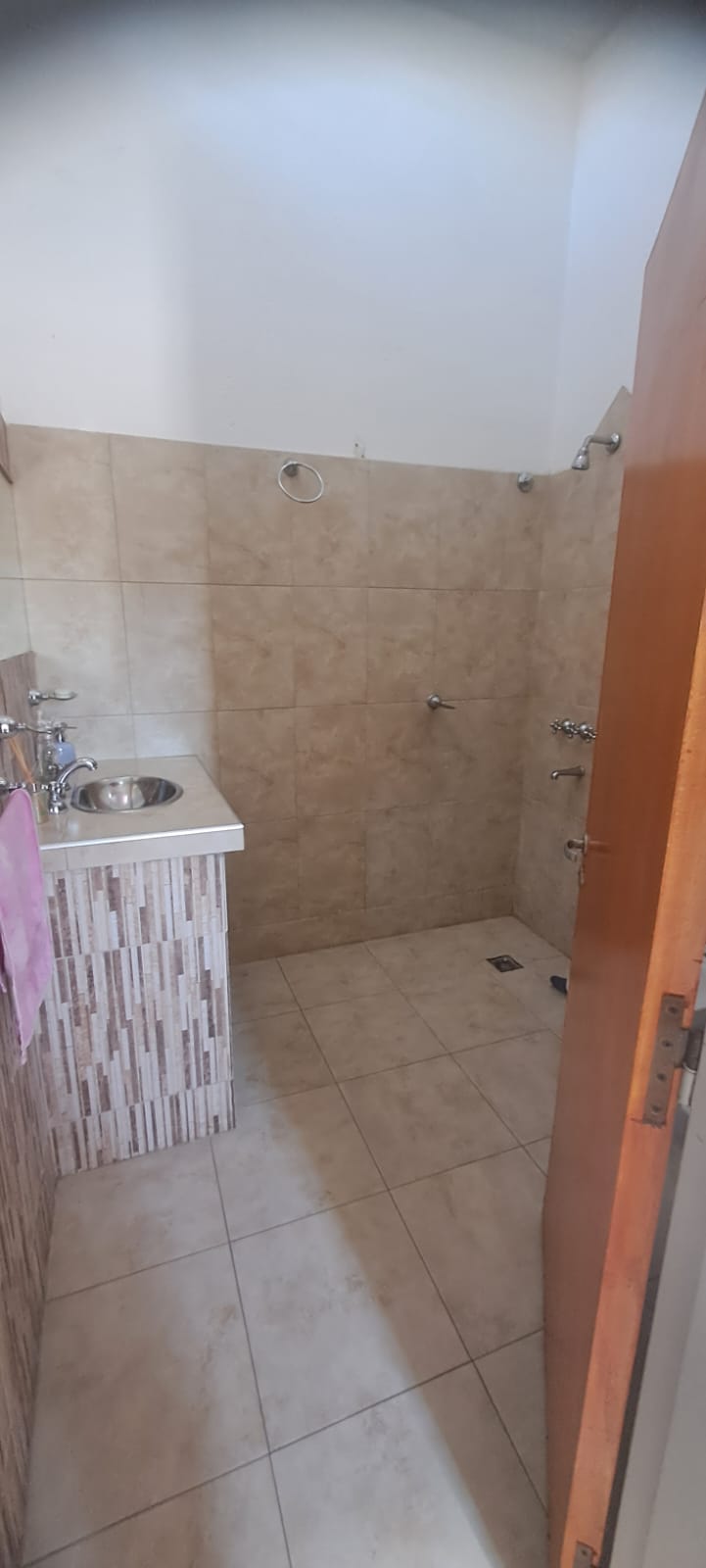 OPORTUNIDAD EN SANTA ISABEL I -  CASA PRINCIPAL 2 DORM. C PILETA  - 2 DPTO DE 1 DORM CADA UNO  GALPÓN
