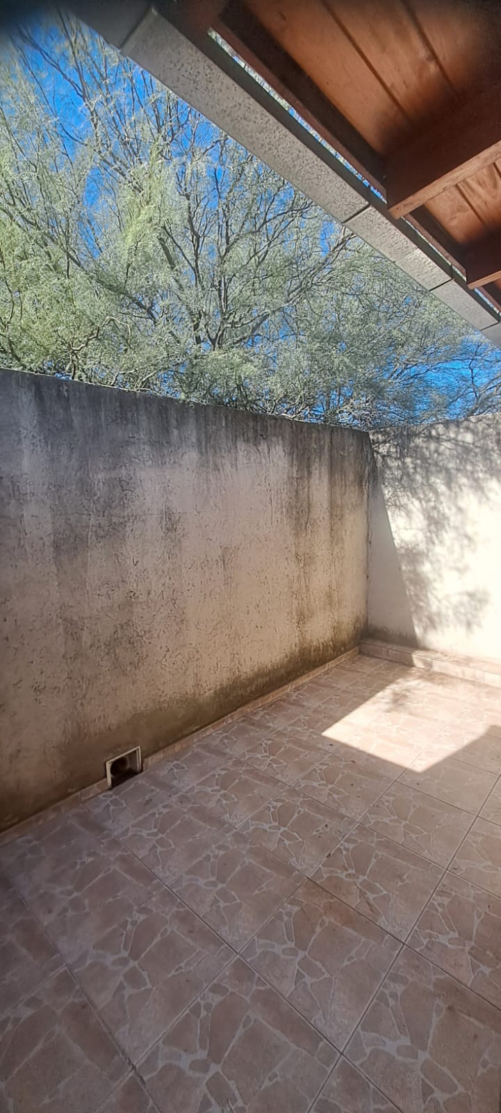 OPORTUNIDAD EN SANTA ISABEL I -  CASA PRINCIPAL 2 DORM. C PILETA  - 2 DPTO DE 1 DORM CADA UNO  GALPÓN