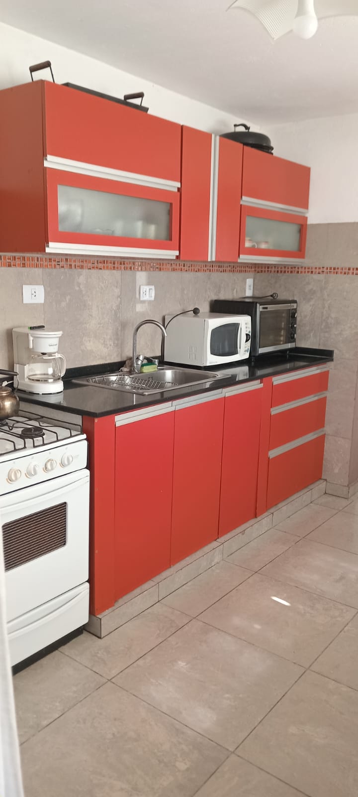 OPORTUNIDAD EN SANTA ISABEL I -  CASA PRINCIPAL 2 DORM. C PILETA  - 2 DPTO DE 1 DORM CADA UNO  GALPÓN