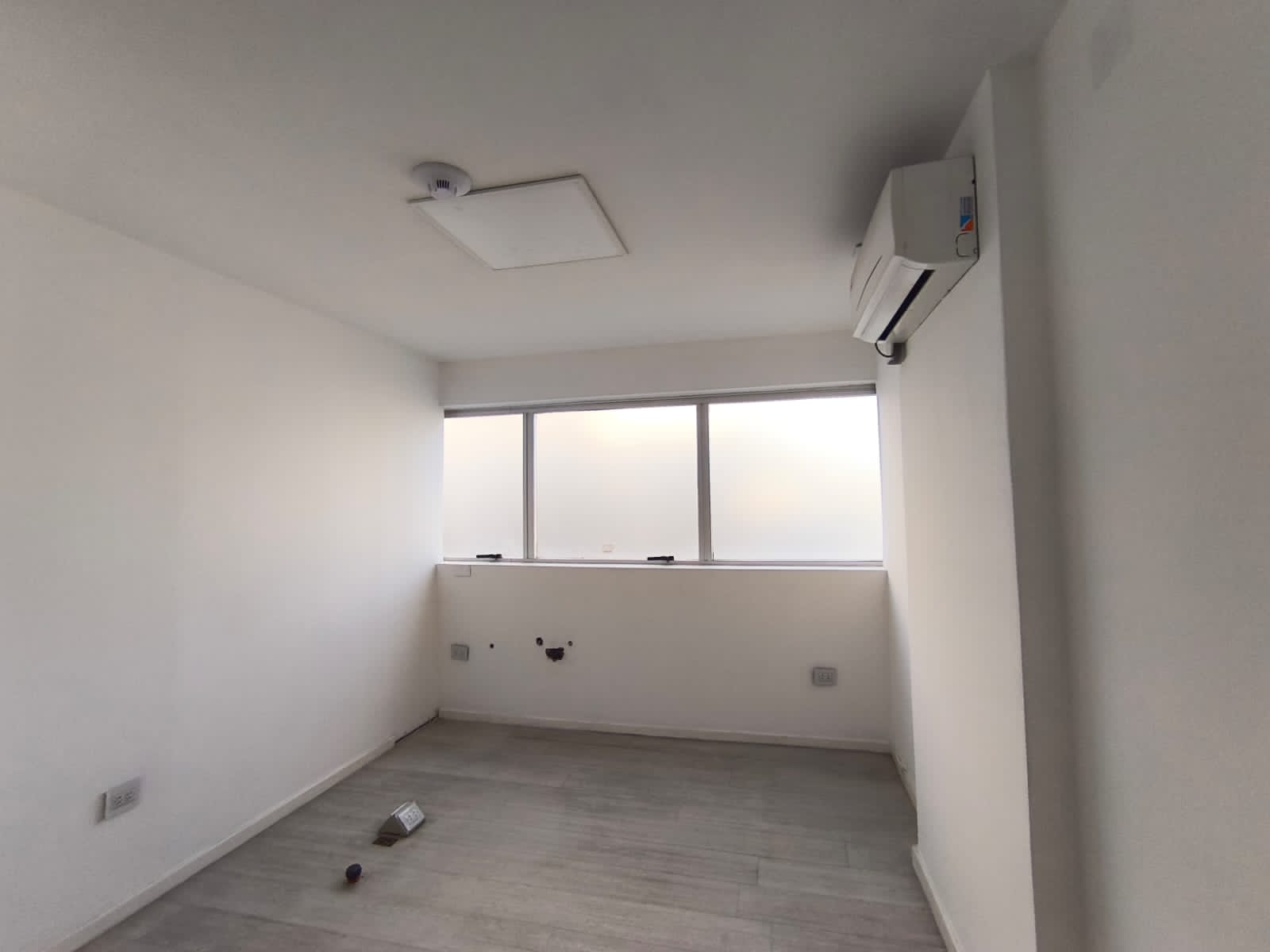 En Alquiler Piso para usos múltiples 450 mts Contacto Marcela Freites CPI 7564 Móvil 3515311014