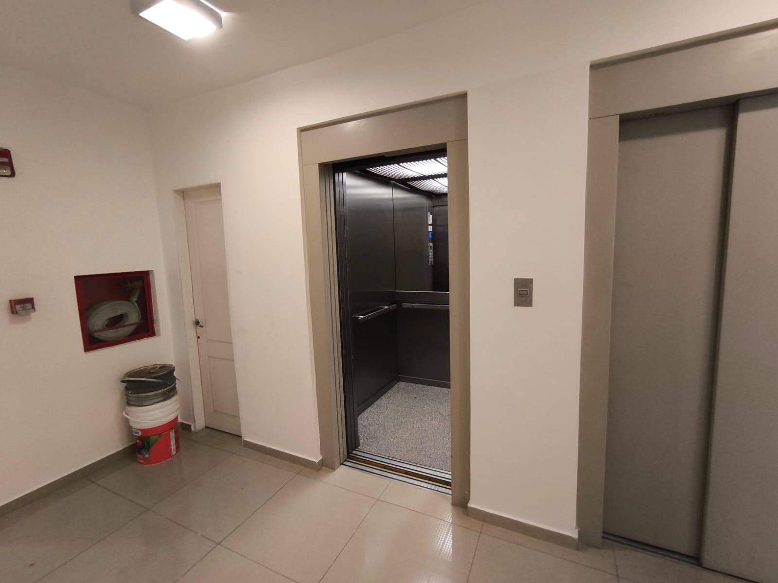 En Alquiler Piso para usos múltiples 450 mts Contacto Marcela Freites CPI 7564 Móvil 3515311014