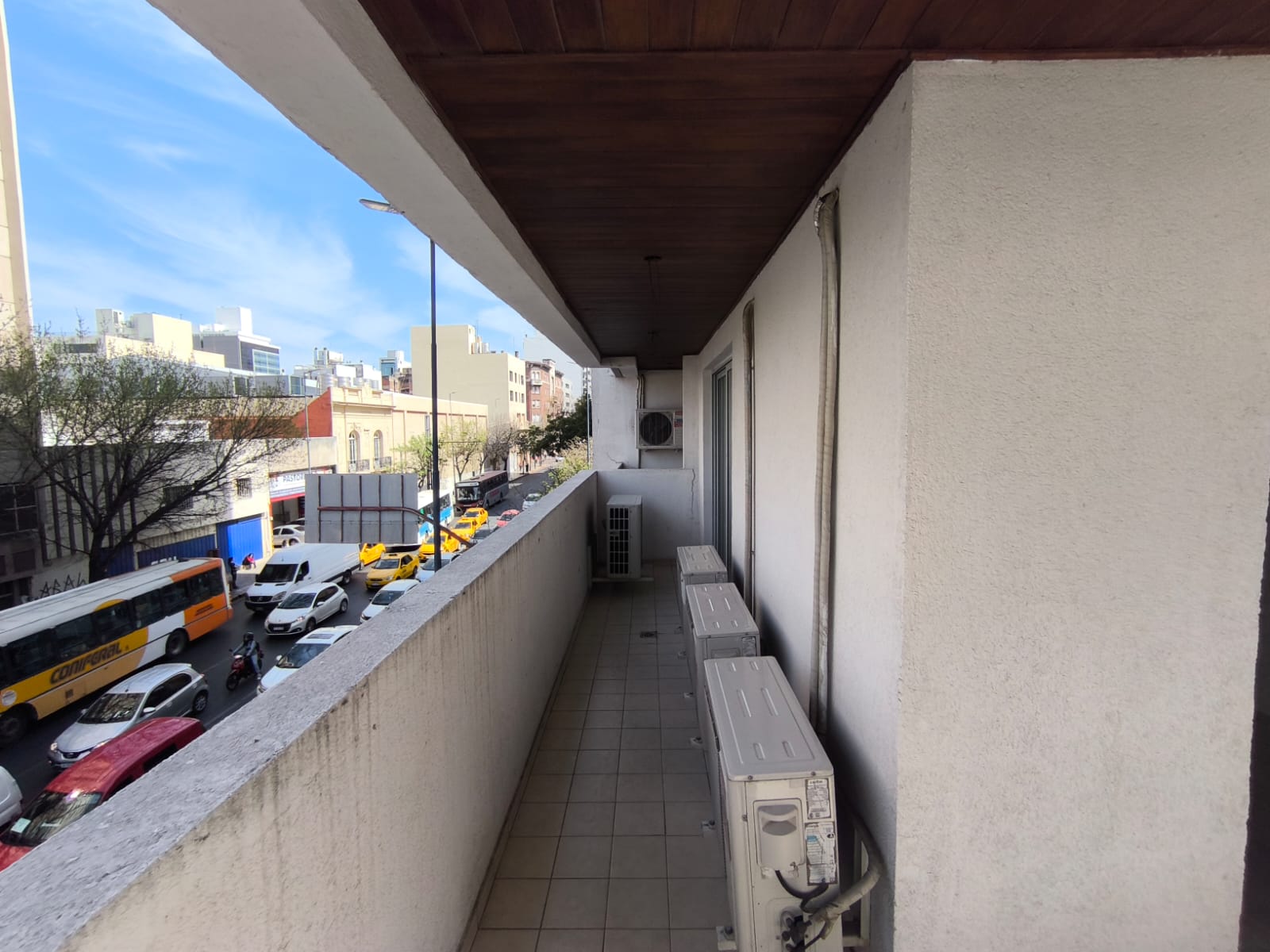 En Alquiler Piso para usos múltiples 450 mts Contacto Marcela Freites CPI 7564 Móvil 3515311014