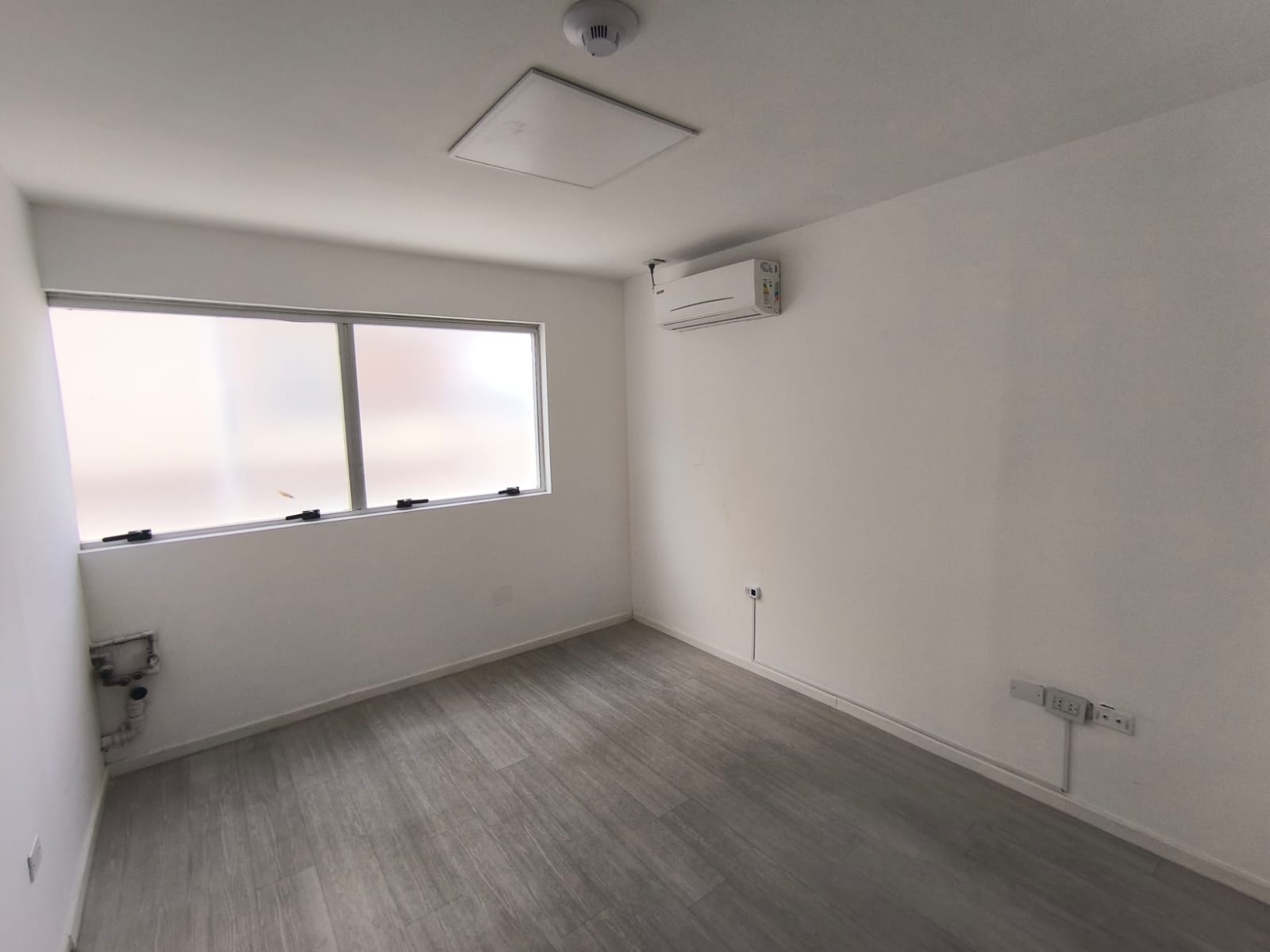 En Alquiler Piso para usos múltiples 450 mts Contacto Marcela Freites CPI 7564 Móvil 3515311014