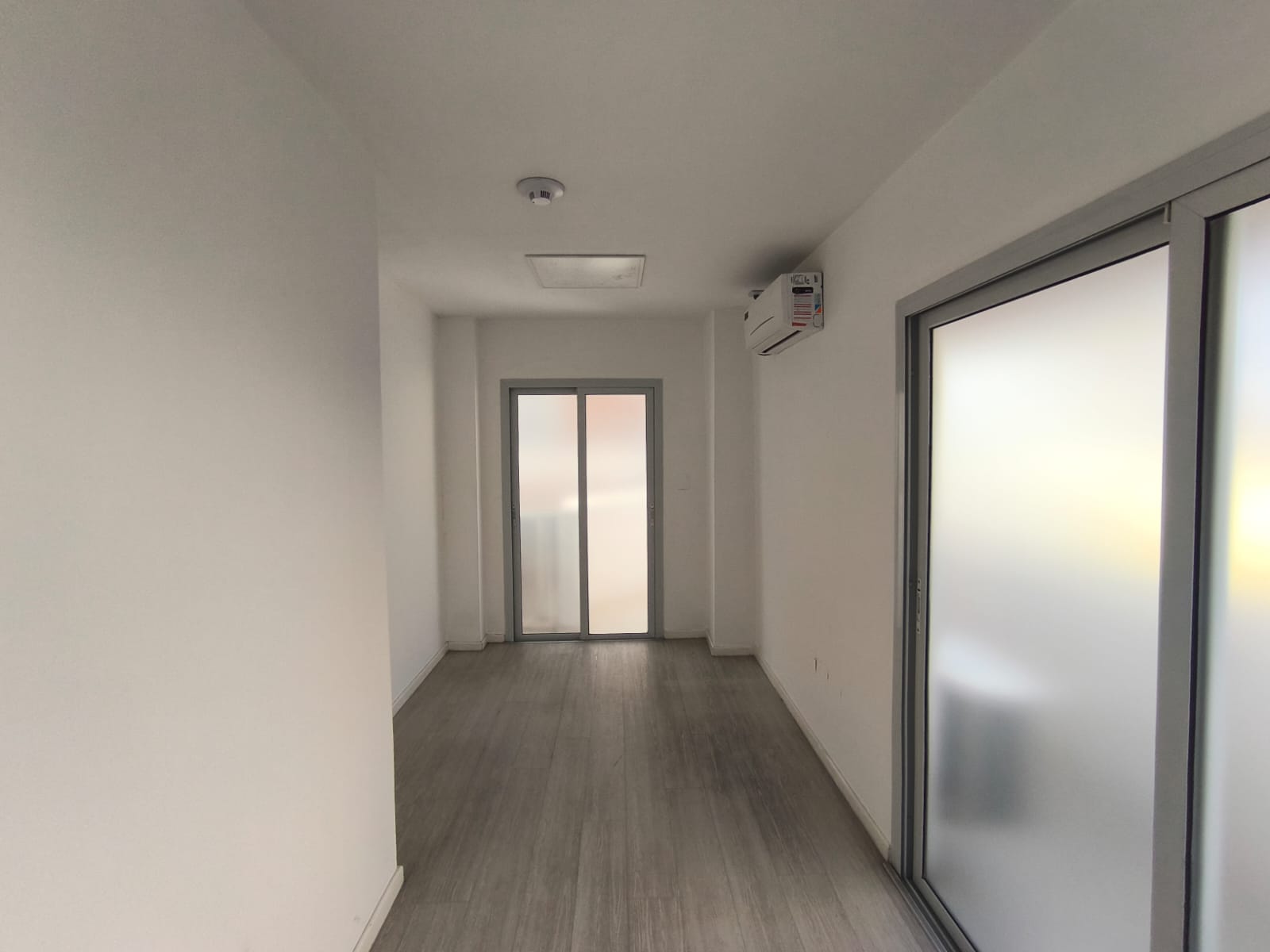 En Alquiler Piso para usos múltiples 450 mts Contacto Marcela Freites CPI 7564 Móvil 3515311014