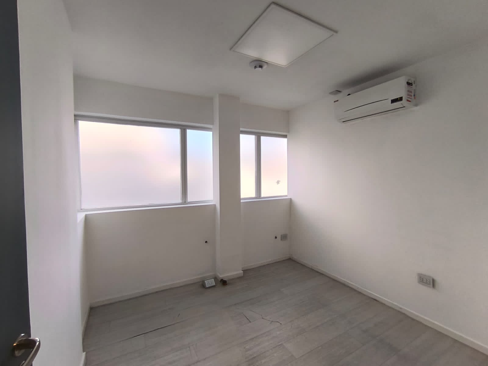 En Alquiler Piso para usos múltiples 450 mts Contacto Marcela Freites CPI 7564 Móvil 3515311014