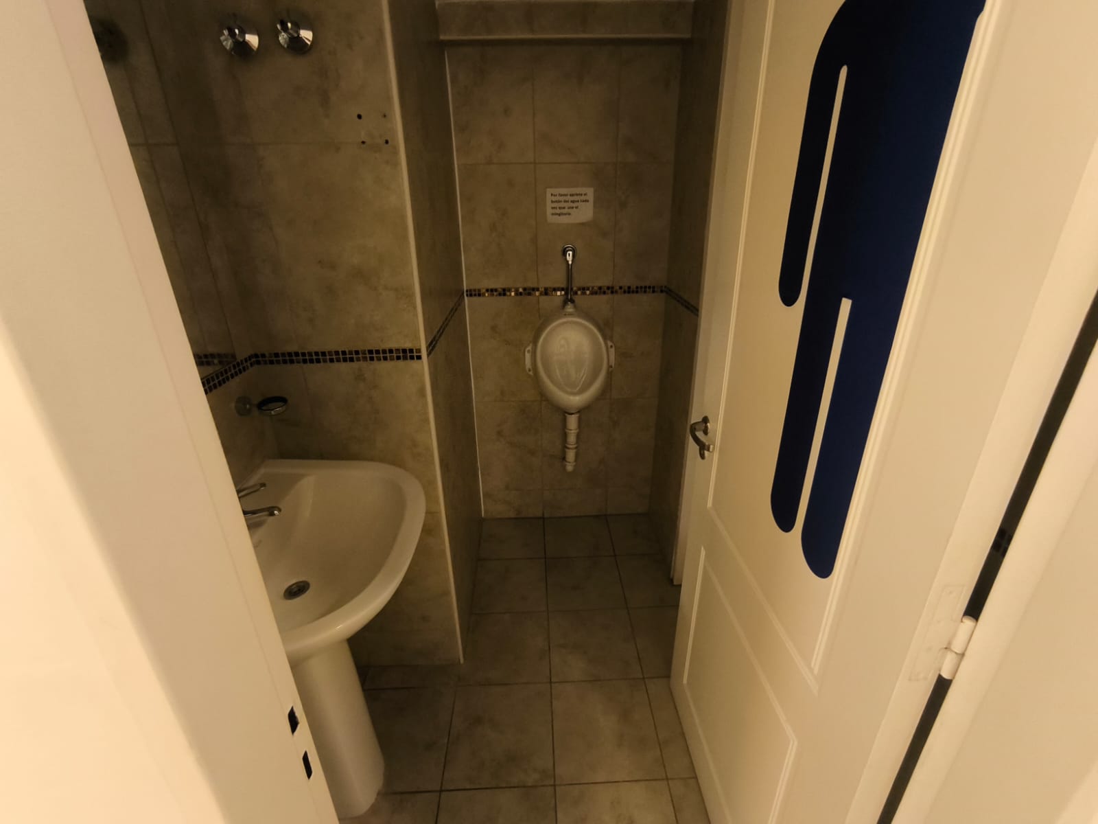 En Alquiler Piso para usos múltiples 450 mts Contacto Marcela Freites CPI 7564 Móvil 3515311014