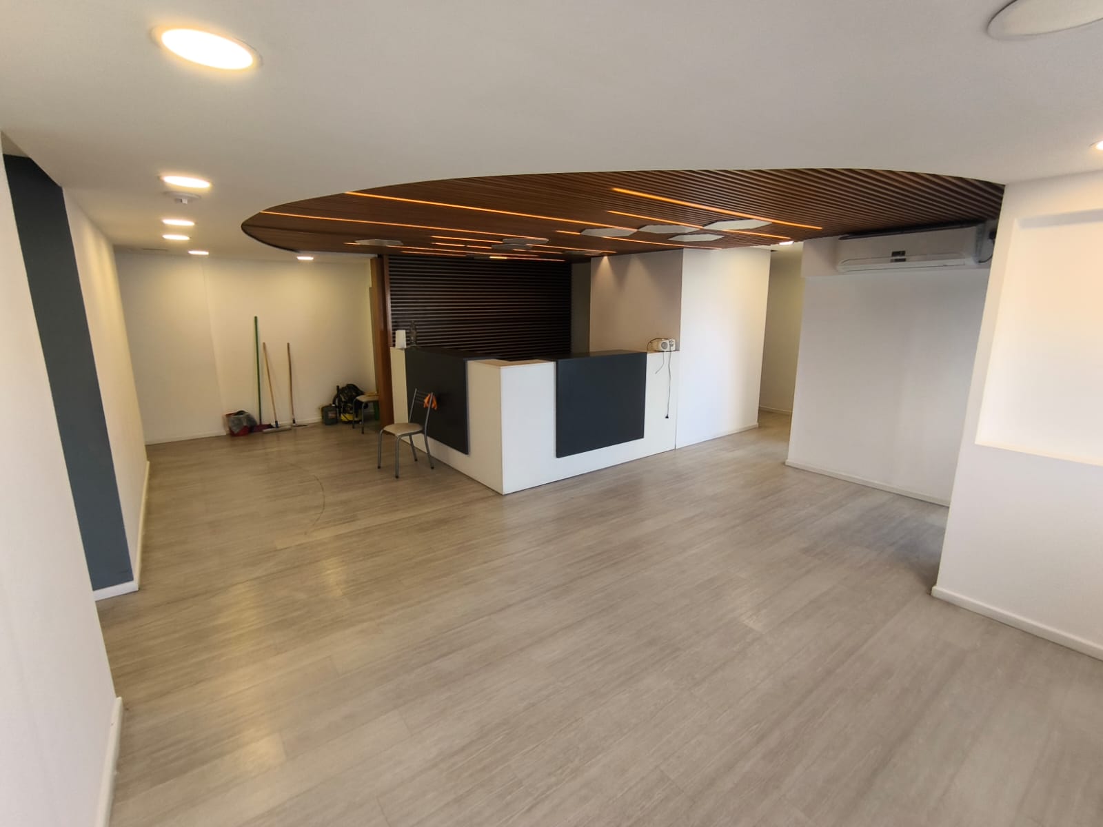 En Alquiler Piso para usos múltiples 450 mts Contacto Marcela Freites CPI 7564 Móvil 3515311014