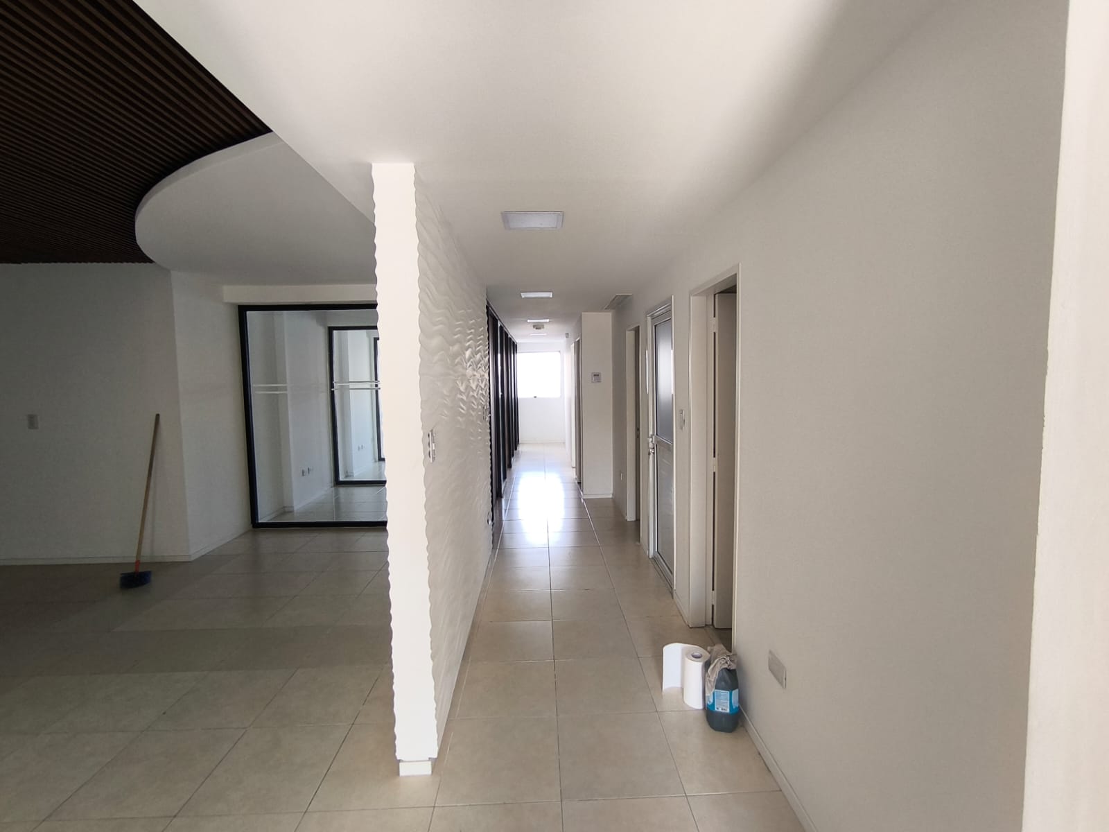 En Alquiler Piso para usos múltiples 450 mts Contacto Marcela Freites CPI 7564 Móvil 3515311014