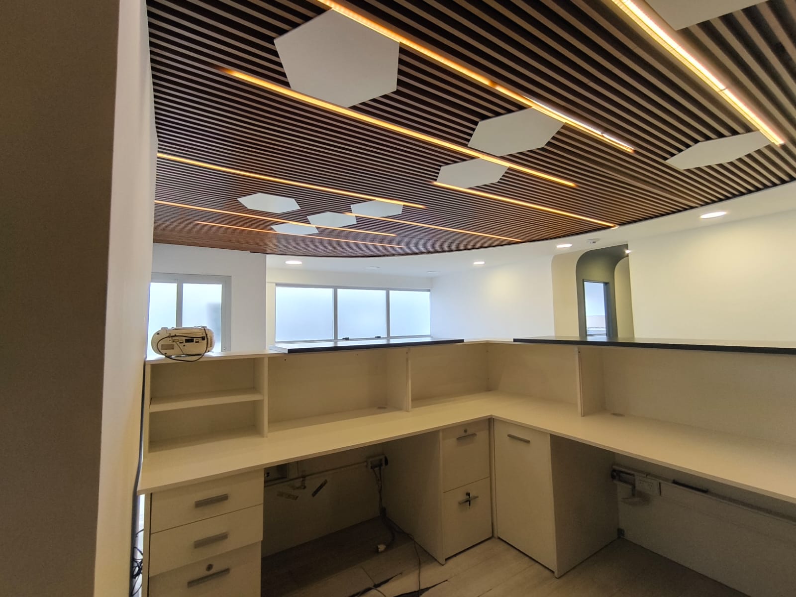 En Alquiler Piso para usos múltiples 450 mts Contacto Marcela Freites CPI 7564 Móvil 3515311014