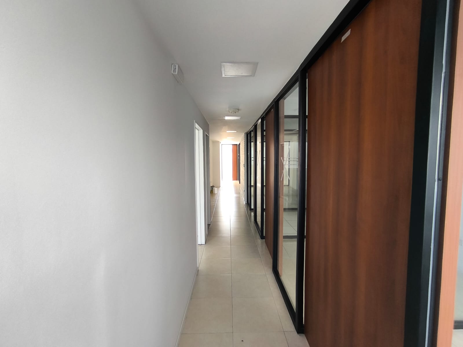 En Alquiler Piso para usos múltiples 450 mts Contacto Marcela Freites CPI 7564 Móvil 3515311014