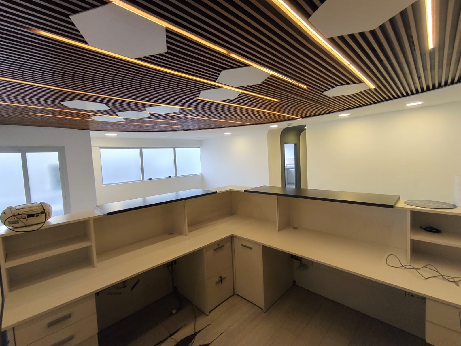 En Alquiler Piso para usos múltiples 450 mts Contacto Marcela Freites CPI 7564 Móvil 3515311014