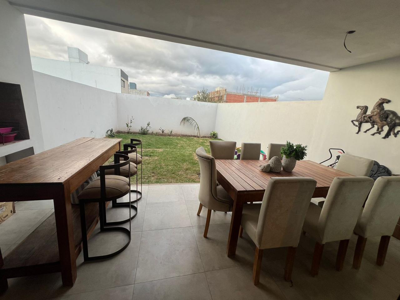 DÚPLEX SOLARES DE MANANTIALES