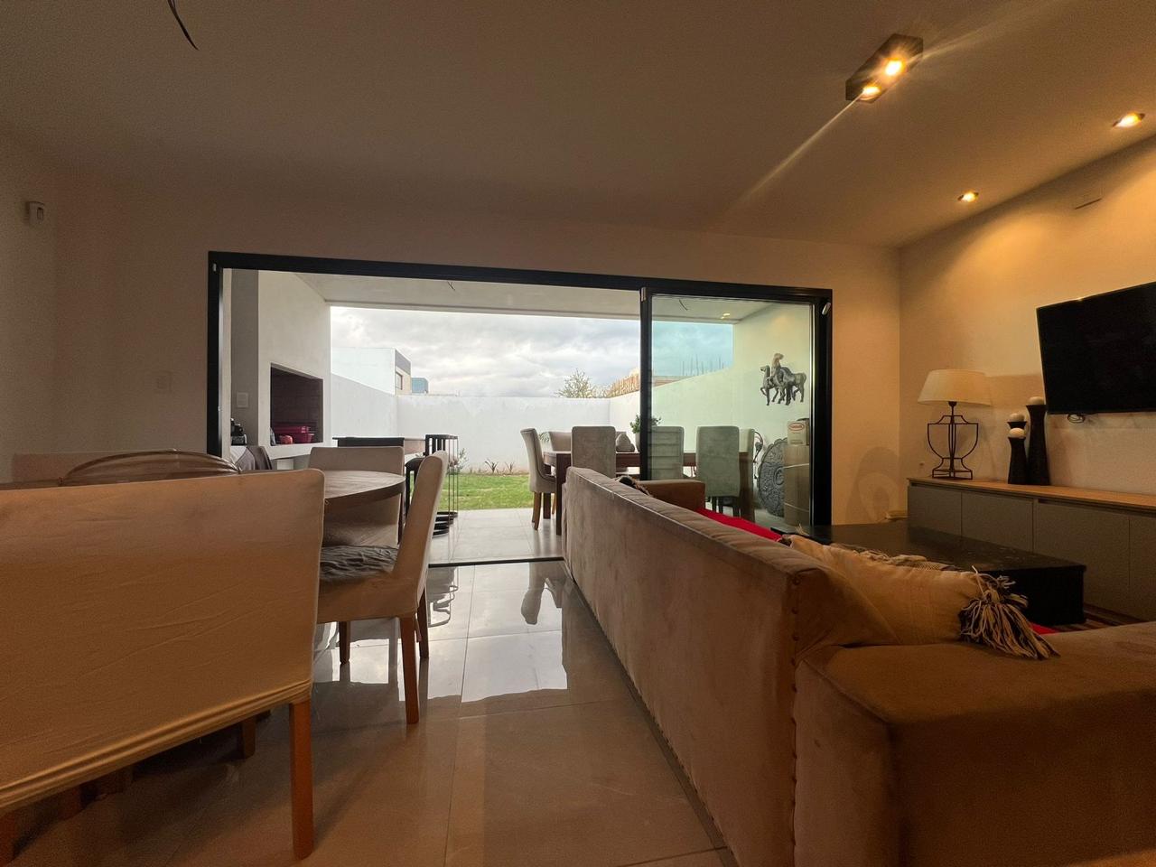 DÚPLEX SOLARES DE MANANTIALES