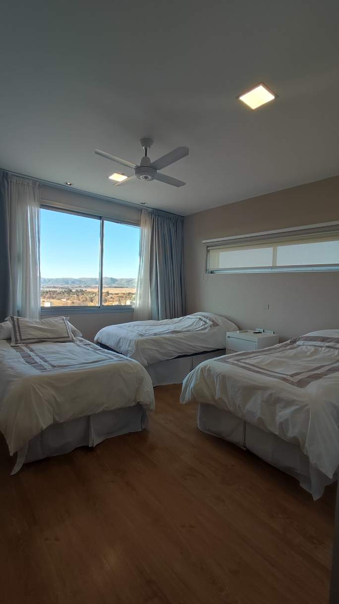 CASA DE ENSUEÑO EN BARRIO CERRADO VALLE DE CALAMUCHITA