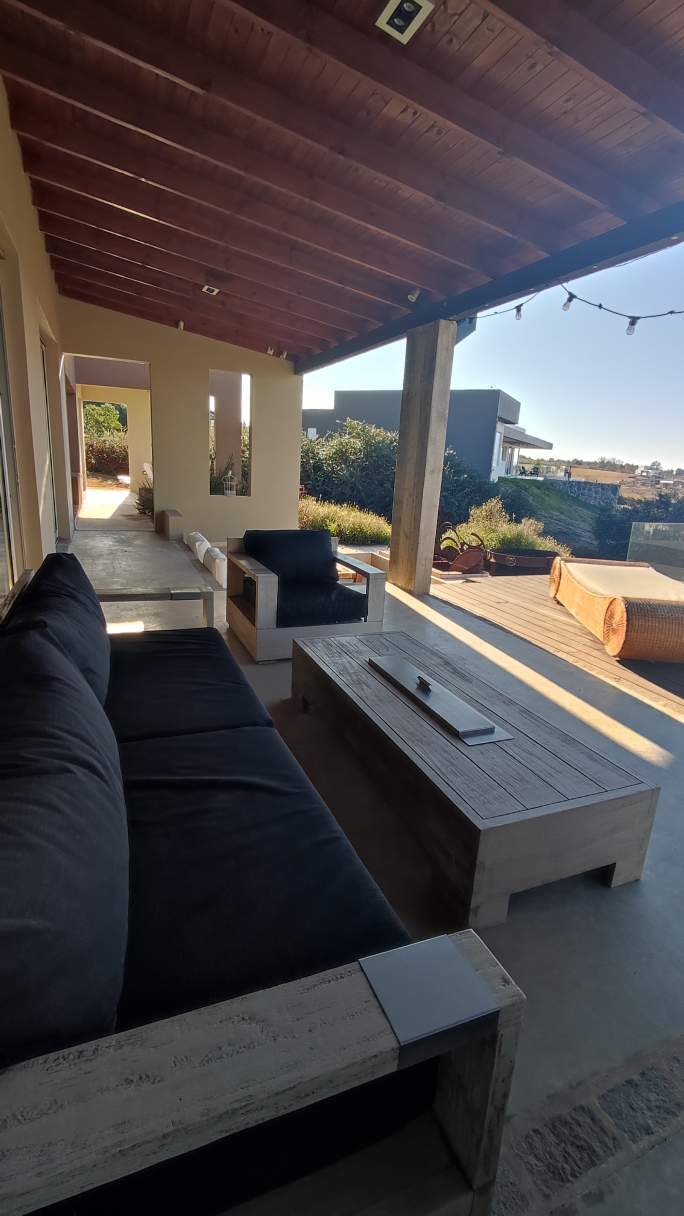 CASA DE ENSUEÑO EN BARRIO CERRADO VALLE DE CALAMUCHITA