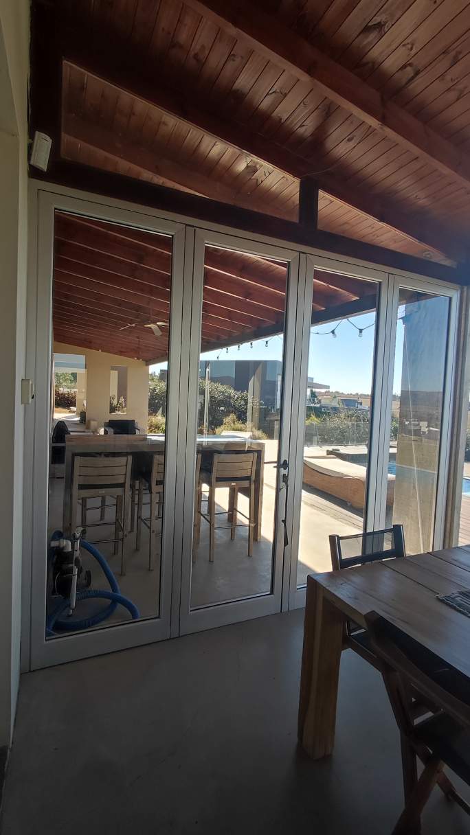 CASA DE ENSUEÑO EN BARRIO CERRADO VALLE DE CALAMUCHITA