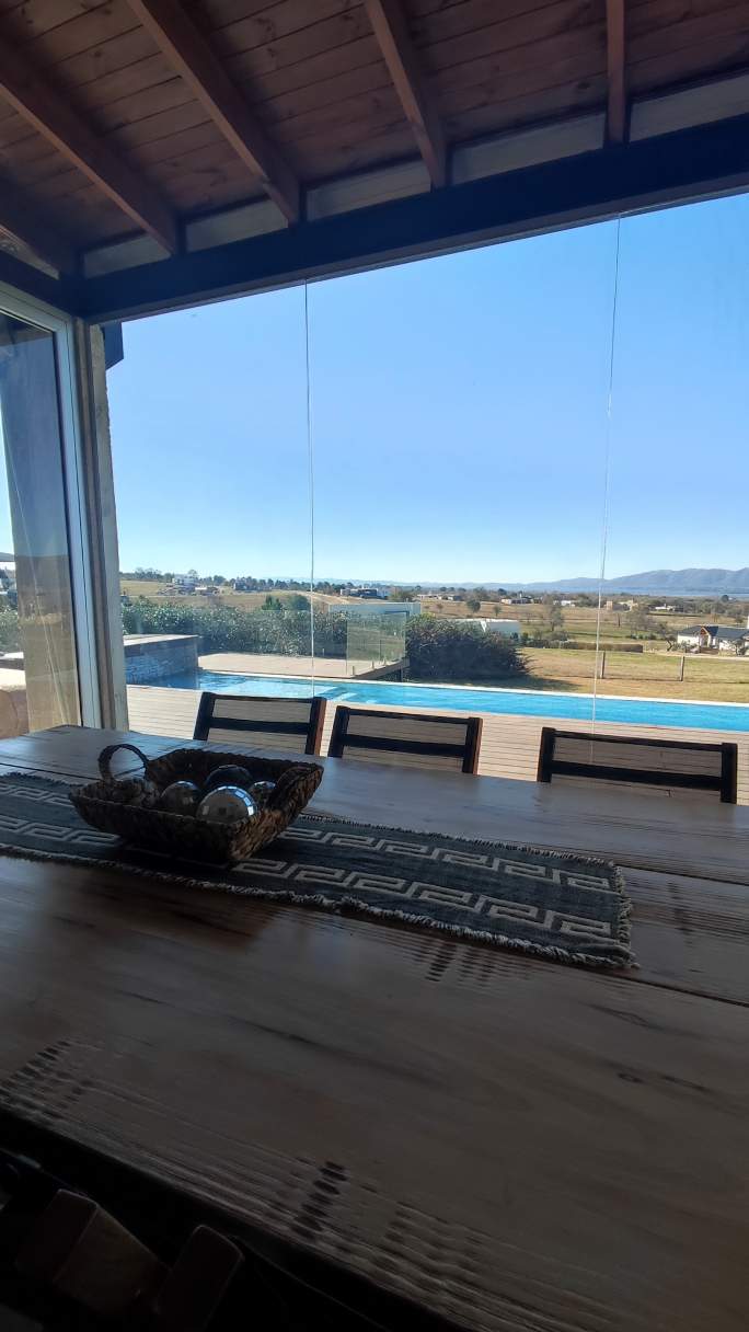 CASA DE ENSUEÑO EN BARRIO CERRADO VALLE DE CALAMUCHITA