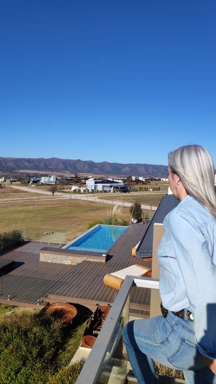 CASA DE ENSUEÑO EN BARRIO CERRADO VALLE DE CALAMUCHITA