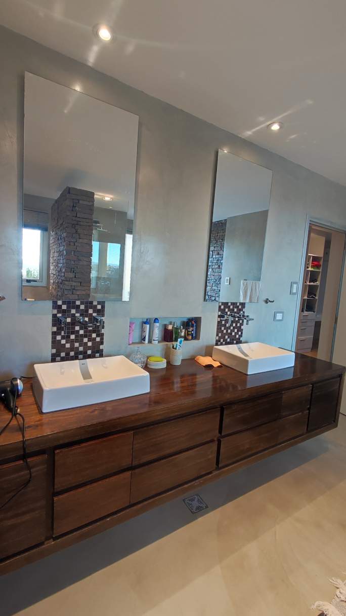 CASA DE ENSUEÑO EN BARRIO CERRADO VALLE DE CALAMUCHITA