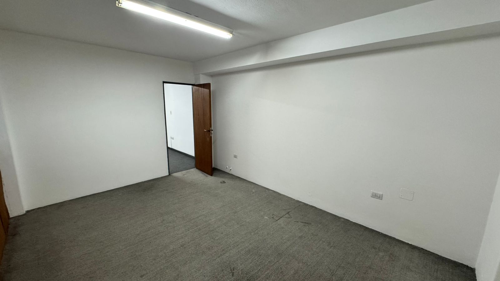 ALQUILER LOCAL COMERCIAL SOBRE JULIO ROCA GUEMES